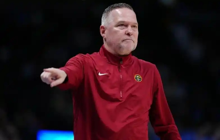 世界杯官方app下载入口-放弃NBA，执教北卡罗来纳大学，迈克马龙年薪有多少？培养约基奇|掘金|NCAA|萨克拉门托国王队|尼古拉-约基奇|克利夫兰骑士队_新浪体育_新浪新闻